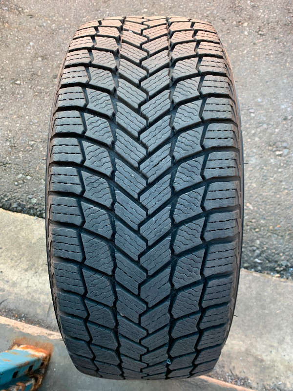 1 X single 205/50/17 93H M+S Michelin X-Ice snow like new in Tires & Rims in Delta/Surrey/Langley