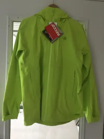 NEW MEC SYNERGY GORE TEX WATERPROOF JACKET $295