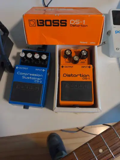 Bon duo distortion/compressor BOSS 1ère est Made in Japan 1982 , l'autre (comp) made in Taiwan année...