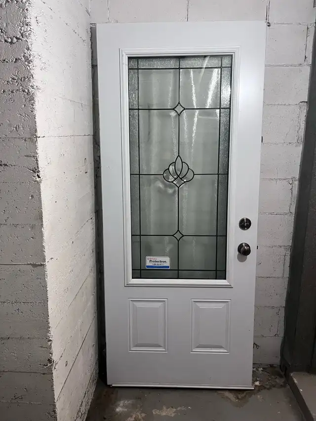 Porte d’entrée vitrée Neuve avec poignée et clés  in Windows, Doors & Trim in City of Montréal - Image 3