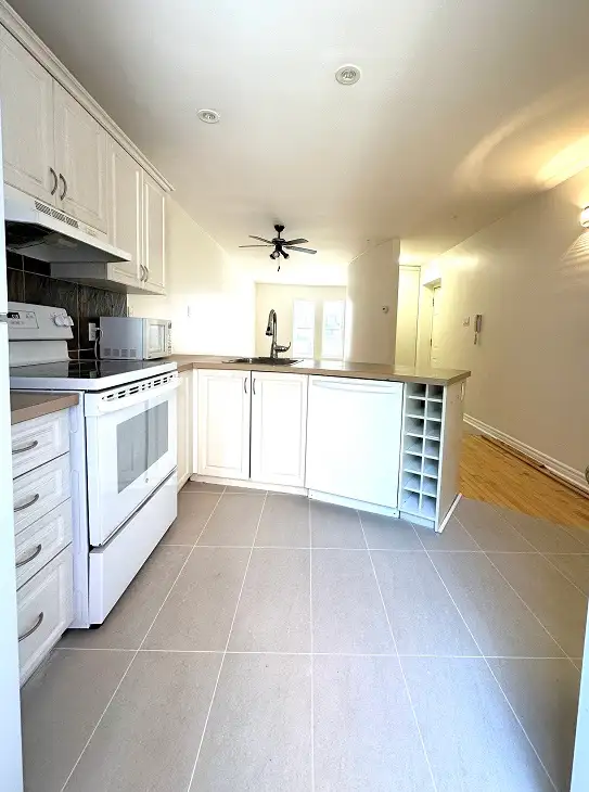 Spacious 2 Bedroom Apartment - Centretown Ottawa in Long Term Rentals in Ottawa - Image 5