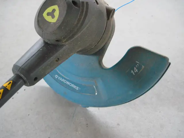 Grass trimmer in Lawnmowers & Leaf Blowers in Belleville - Image 3