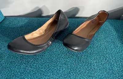 I am selling these Ladies Size 10 Dress Shoes for $12.