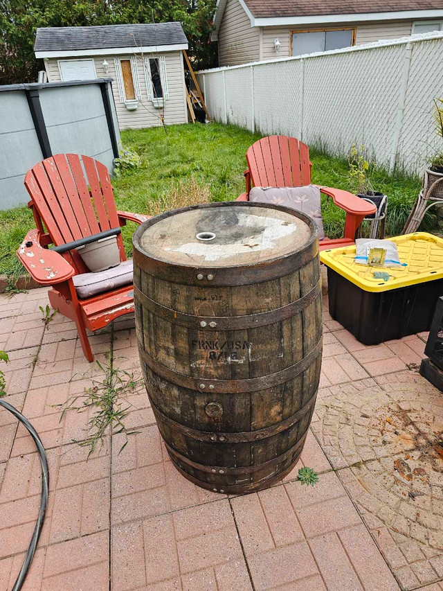Oak barrel in Arts & Collectibles in Gatineau - Image 2