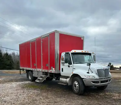 Ce camion International est prêt à relever tous les défis! Avec sa robustesse et sa fiabilité, il es...