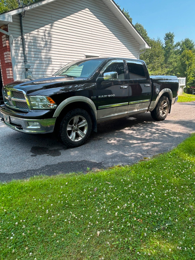 Camion / truck Dodge Ram 2011 in Cars & Trucks in Gatineau