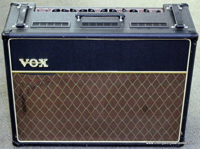 VOX AC-30CC2 TUBE GUITAR AMPLIFIER in Amps & Pedals in Hamilton - Image 2