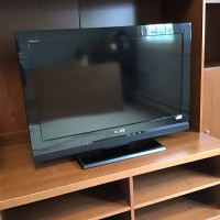 Sony Bravia 32” LCD tv