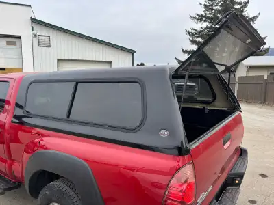 Toyota Tacoma long box canopy good condition