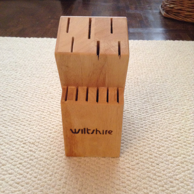 $5 for this knife block! in Kitchen & Dining Wares in City of Toronto