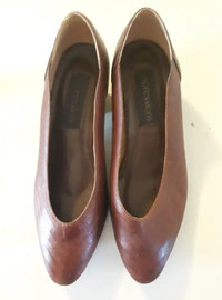 Women's Leather Dress shoes (EUC)