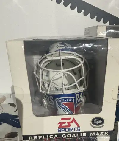 ASKING $120 BEST OFFER Selling my EA SPORTS Mike Richter Replica Hockey Goalie Mask MIKE RICHTER----...