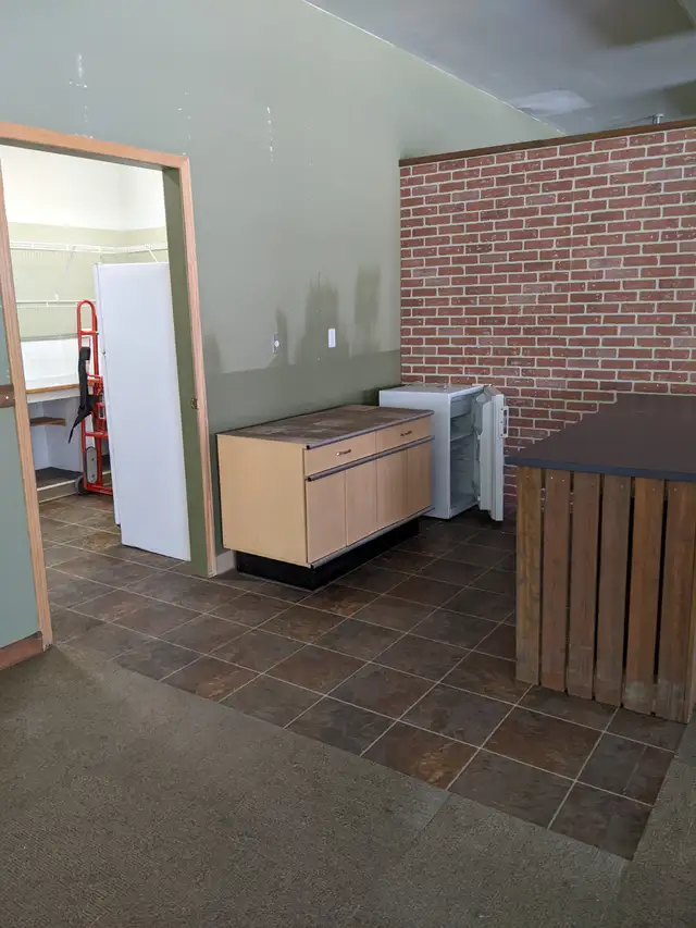 COMMERCIAL 4500 sf SPACE FOR RENT