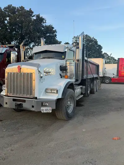 Can American Lanau box Big fuel tanks and def tanks Heated box Cummins x15 500hp 1850torque Tired in...