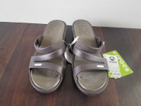 New with tag brown crocs sandals woman size 9