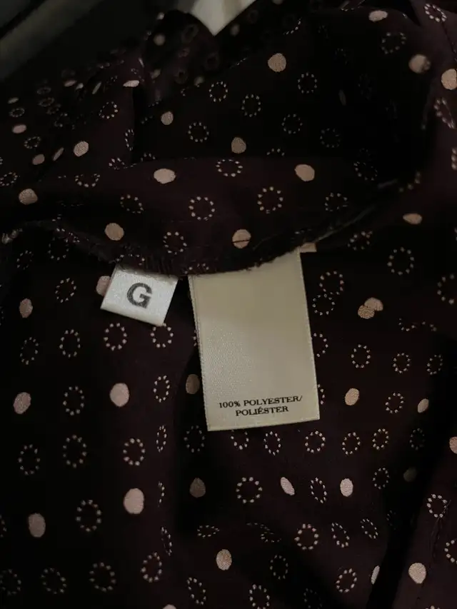 Ann Taylor women’s small sleeveless blouse, maroon bow detail in Women's - Tops & Outerwear in Oshawa / Durham Region - Image 11