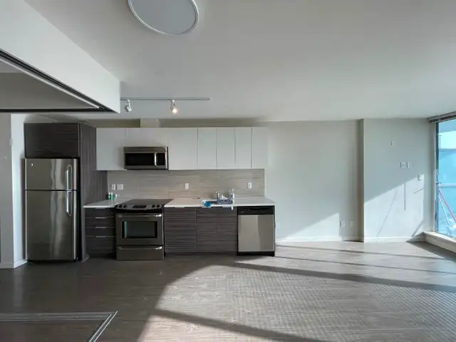 Surrey Central | 2 Bed & 1 Bath | $2,100 Available Dec 1 in Long Term Rentals in Delta/Surrey/Langley - Image 2