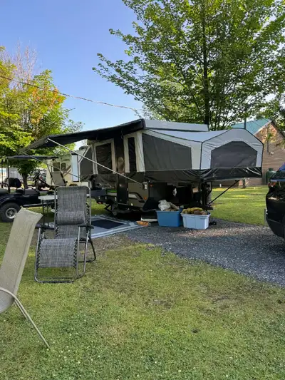 A Lavaltrie 15500$ Grande Tente roulotte 2022 très propre. Parfait pour famille. Couche 7 personnes....