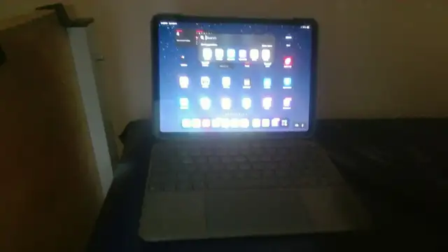 iPad Pro M1 chip 256 GB $420 with keyboard