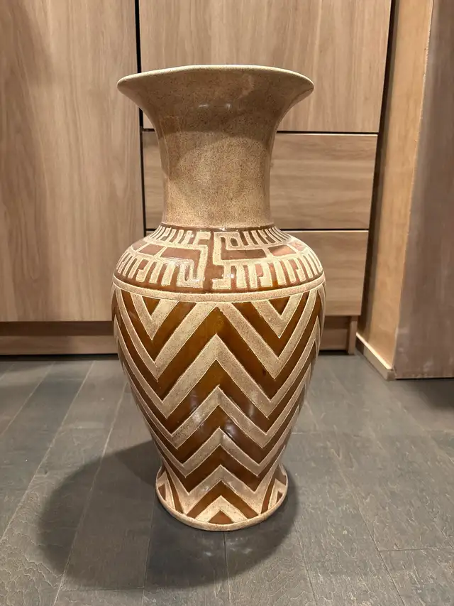 Decorative Vase445588797308293120
