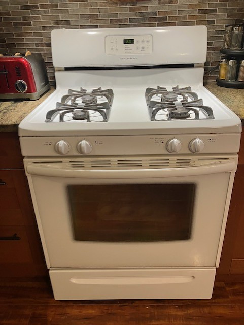 Frigidaire Gas Stove/oven; converted to propane in Stoves, Ovens & Ranges in Muskoka