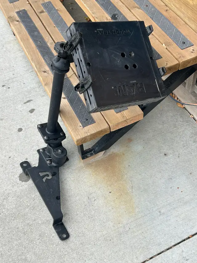 Computer mount in Other in Edmonton - Image 3