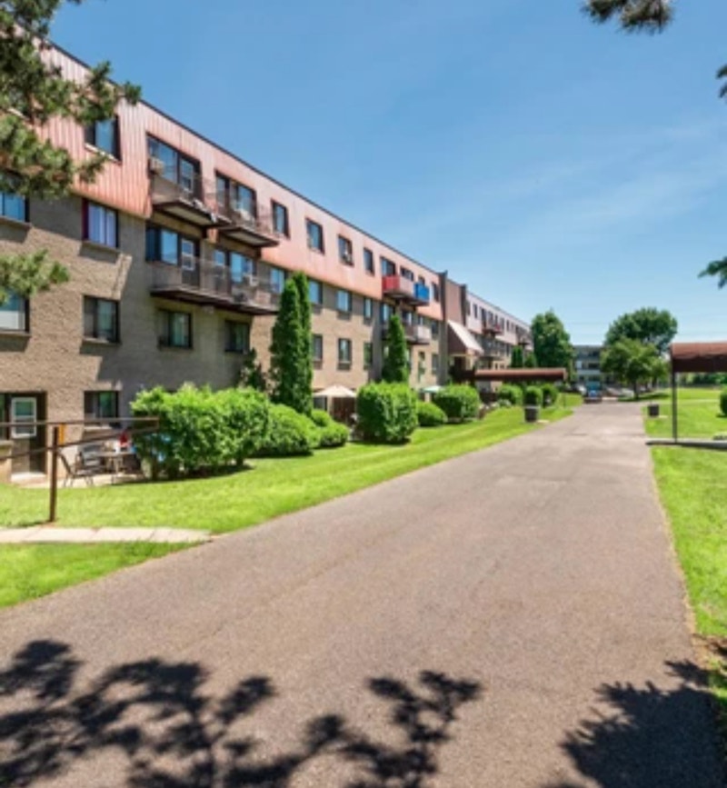 Grand 3 1/2 à louer à Brossard pour 01 Octobre Locations longue durée