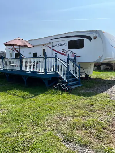 2010. 37 ft King bed in front Queen bunks in back AC /Furnace Fridge/stove/Oven Lots of storage Stan...