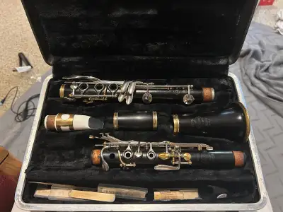 SELMER SIGNET. Wood Clarinet with SELMER Hards, View more