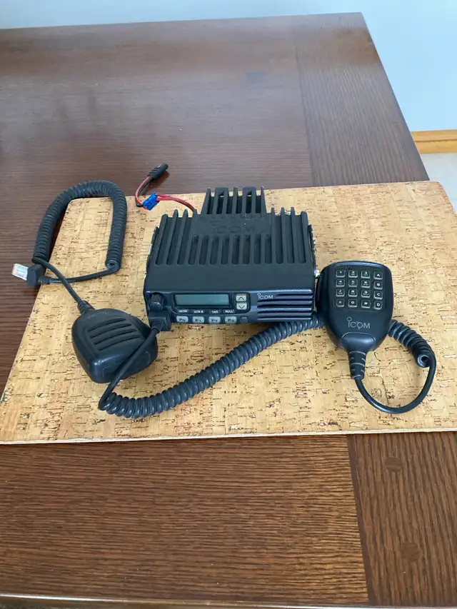 two-way radio in Other Business & Industrial in Thunder Bay - Image 3