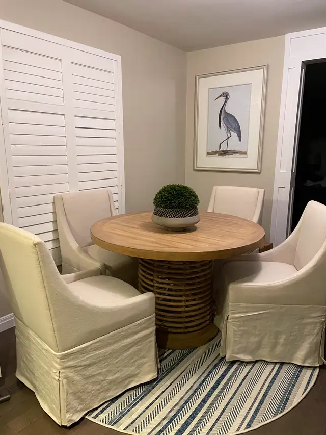 Castered Dining Chair discovers elegance and mobility in Dining Tables & Sets in Gatineau - Image 4