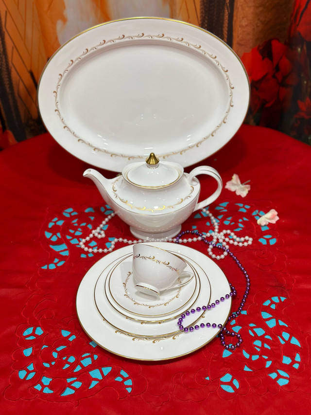 Vintage discontinued English Bone China Royal Doulton Rondo dinn in Kitchen & Dining Wares in Charlottetown - Image 3