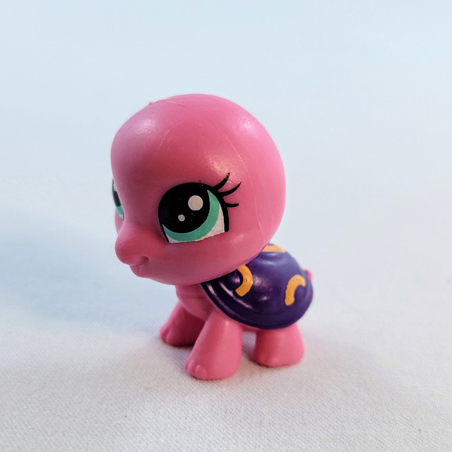 Littlest Pet Shop LPS #4142 Lollie Shields Turtle Toy Hasbro Pet in Toys & Games in Strathcona County - Image 2