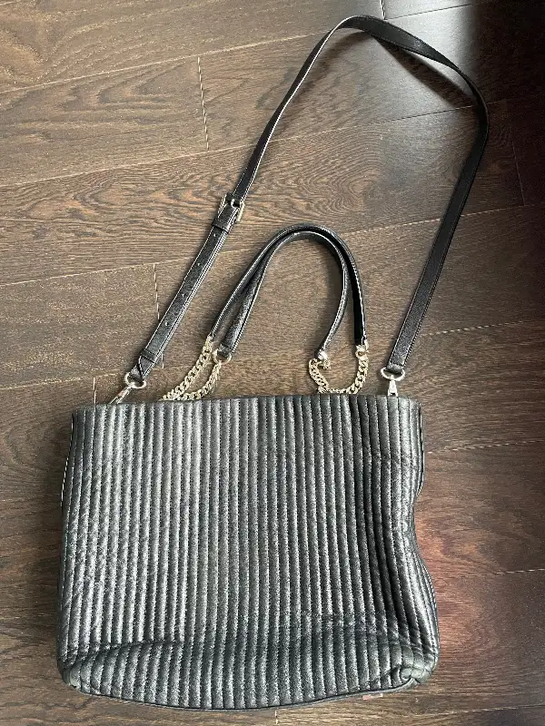DKNY Gansevoort Leather Quilted Shopper Bag, Black in Women's - Bags & Wallets in Oakville / Halton Region - Image 10