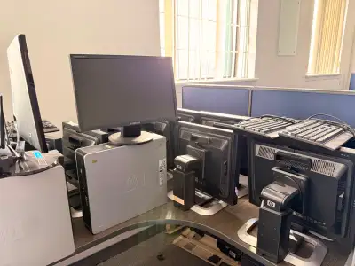 Écrans d'ordinateur / PC Screens, View more