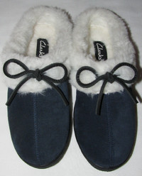 Ladies Indoor Outdoor Blue Suede Slippers Faux Fur Trim Sz 6 NEW