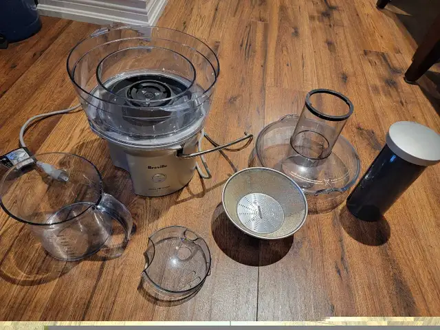 Fruit and vegetable juicer in Processors, Blenders & Juicers in Oakville / Halton Region - Image 3