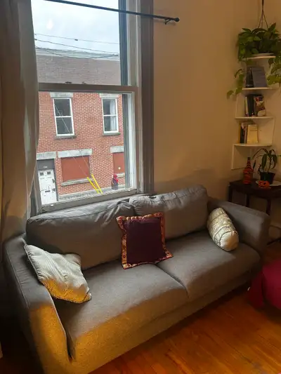 A vendre canapé en tissus gris . A récupérer sur le plateau, View more