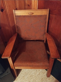 Chaise antique en chêne