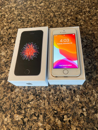 iPhone SE gold 32gb mint with case and original box 