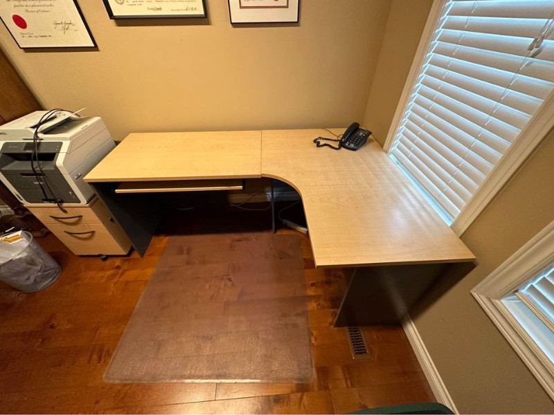 Corner Desk LShaped desk with pull out keyboard tray Desks