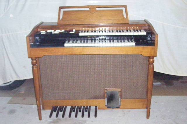 LOWERY APT SIZE ORGAN in General Electronics in Grand Bend