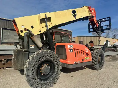 Rated Capacity At 24 in. (610 mm) load center, 10,000 lb (4,536 kg) Maximum Lift Height 55 ft (16.8...
