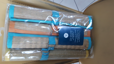 4 NAPPERONS NEUFS EN PAILLE 13"x19" SCELLÉS DANS EMBALAGE $20.00, View more