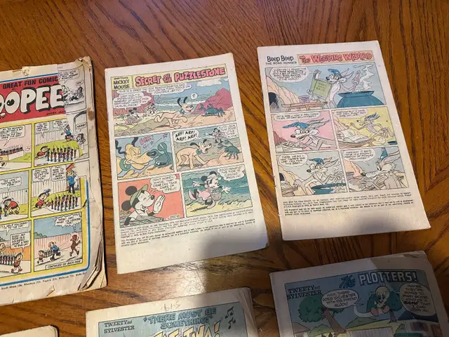 Vintage Looney Tunes and Disney Comics  w Damaged or No Covers in Comics & Graphic Novels in Kingston - Image 4