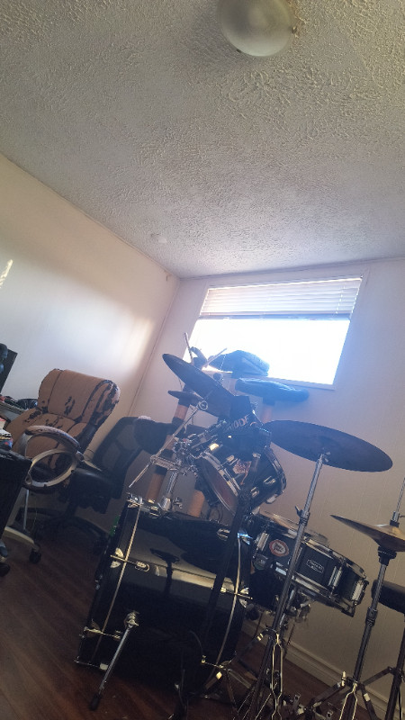 Drummer looking to start stoner rock/doomgaze band in Artists & Musicians in Edmonton