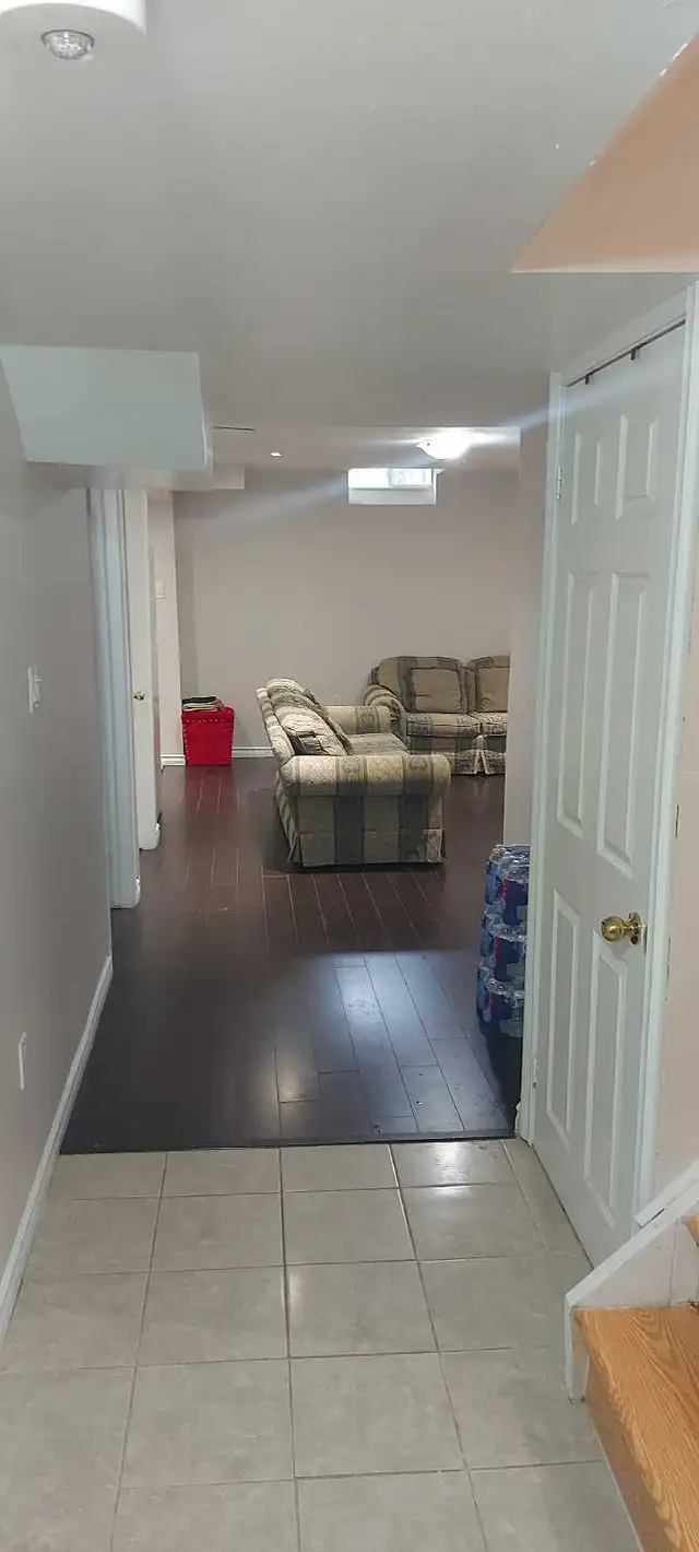 Private Room for Rent in Room Rentals & Roommates in Oshawa / Durham Region - Image 4