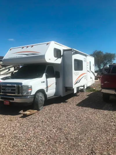 Ford F450, 6.8 L V10, New: 6 tires, 3 batteries, windshield, upholstery. In great condition.