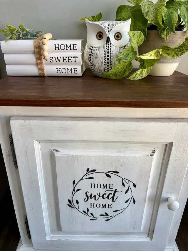 Petit meuble blanc sur pattes noires in Coffee Tables in Trois-Rivières - Image 6