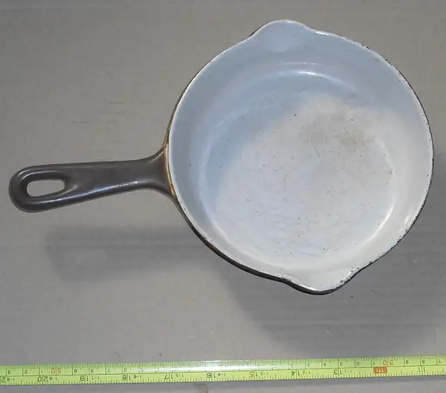 Vintage Cousances # 16 Le Creuset cast iron frying pan in Kitchen & Dining Wares in Calgary - Image 4
